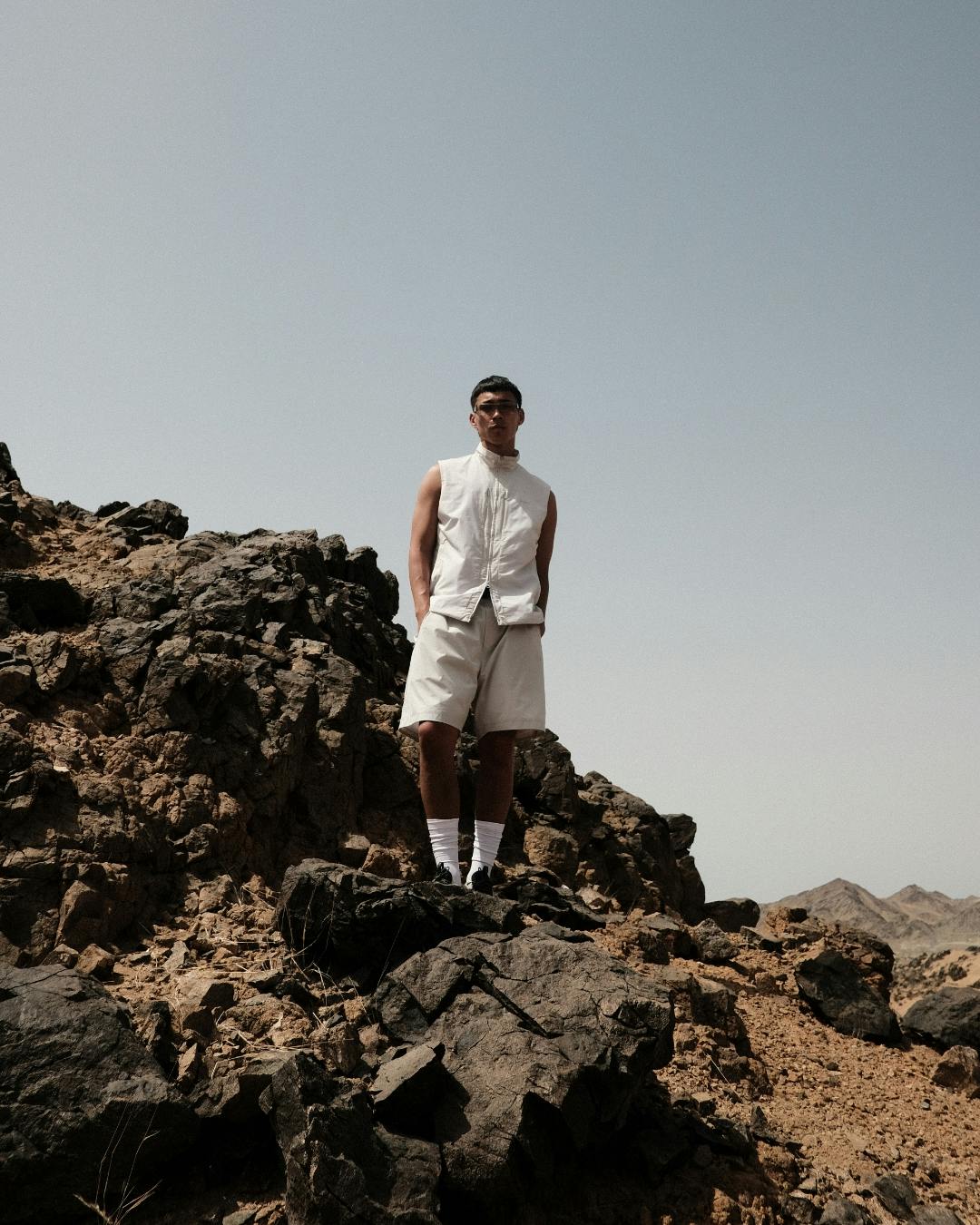 Man wearing the Folven lightweight vest and shorts from BLÆST