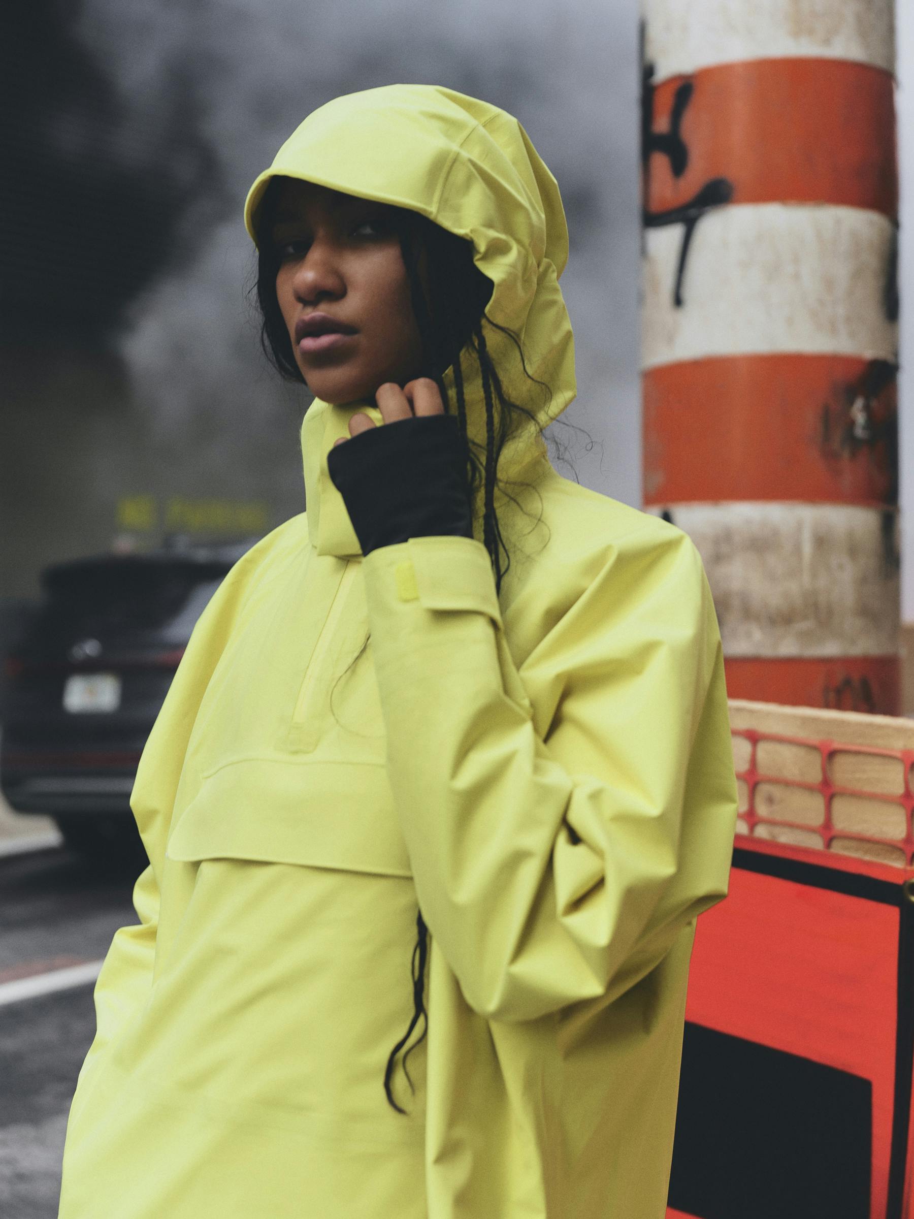 Woman exploring New York wearing the Voss poncho from BLÆST