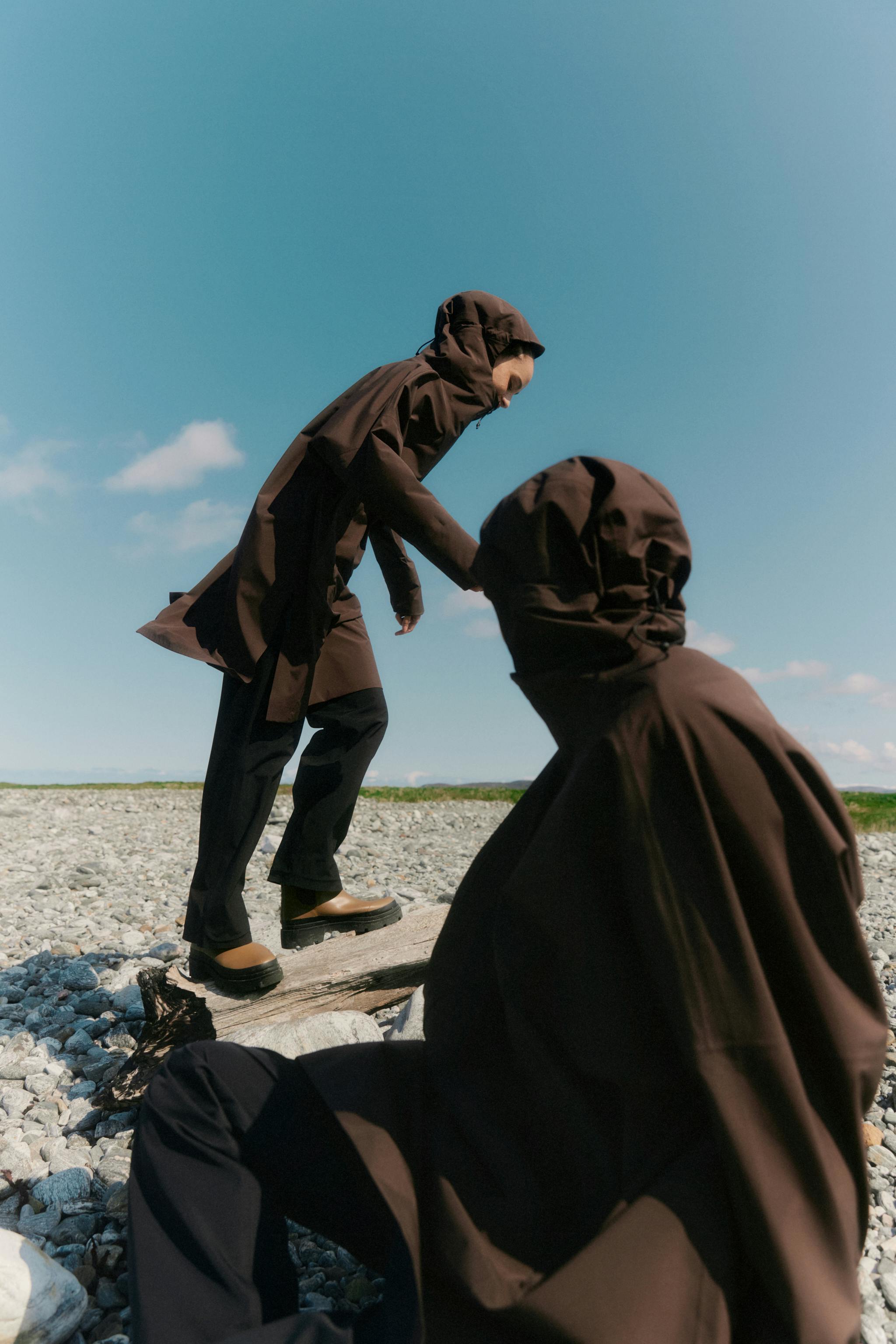 Man and woman wearing the Aalesund poncho from BLÆST