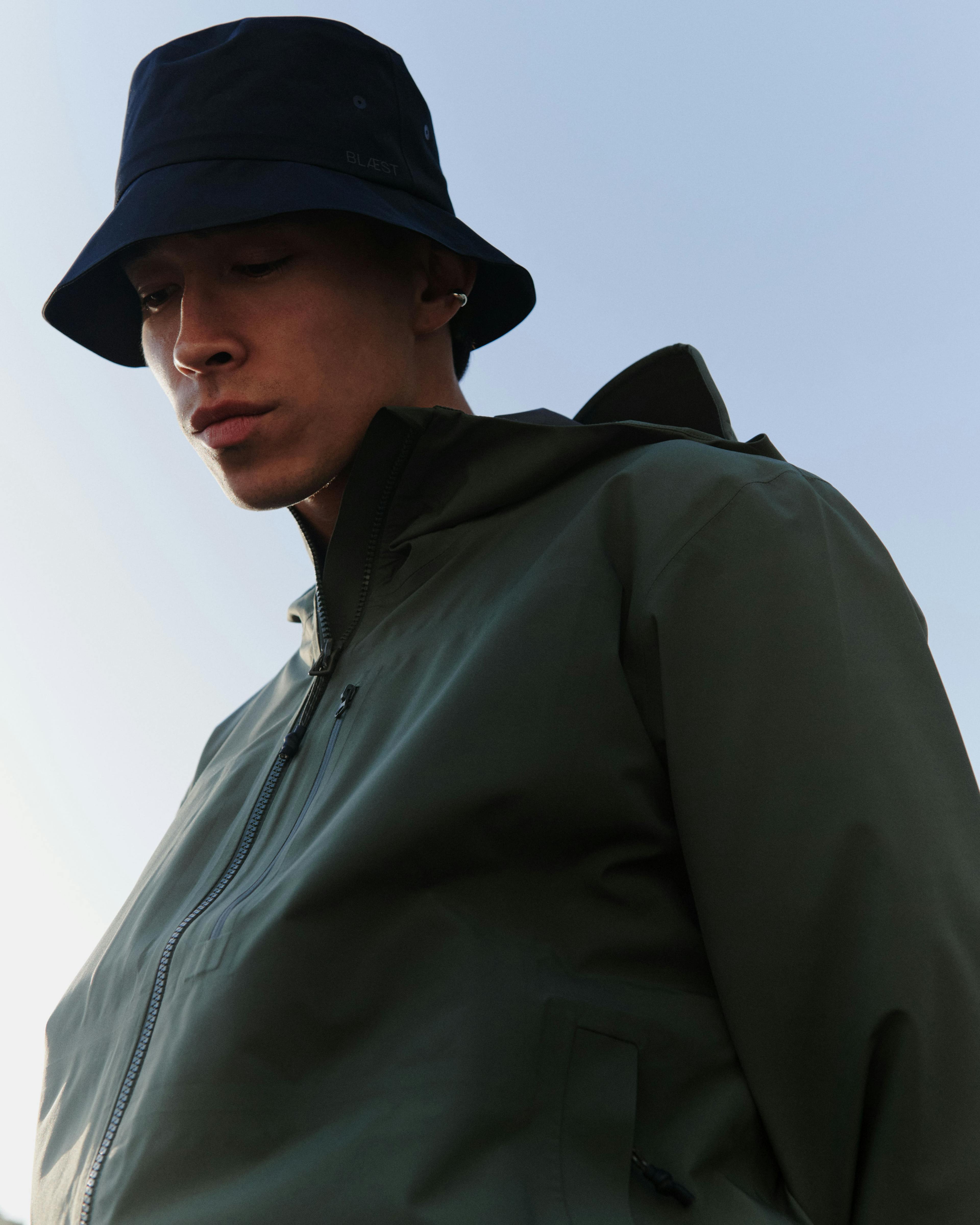 Man wearing the Øya bucket hat from BLÆST