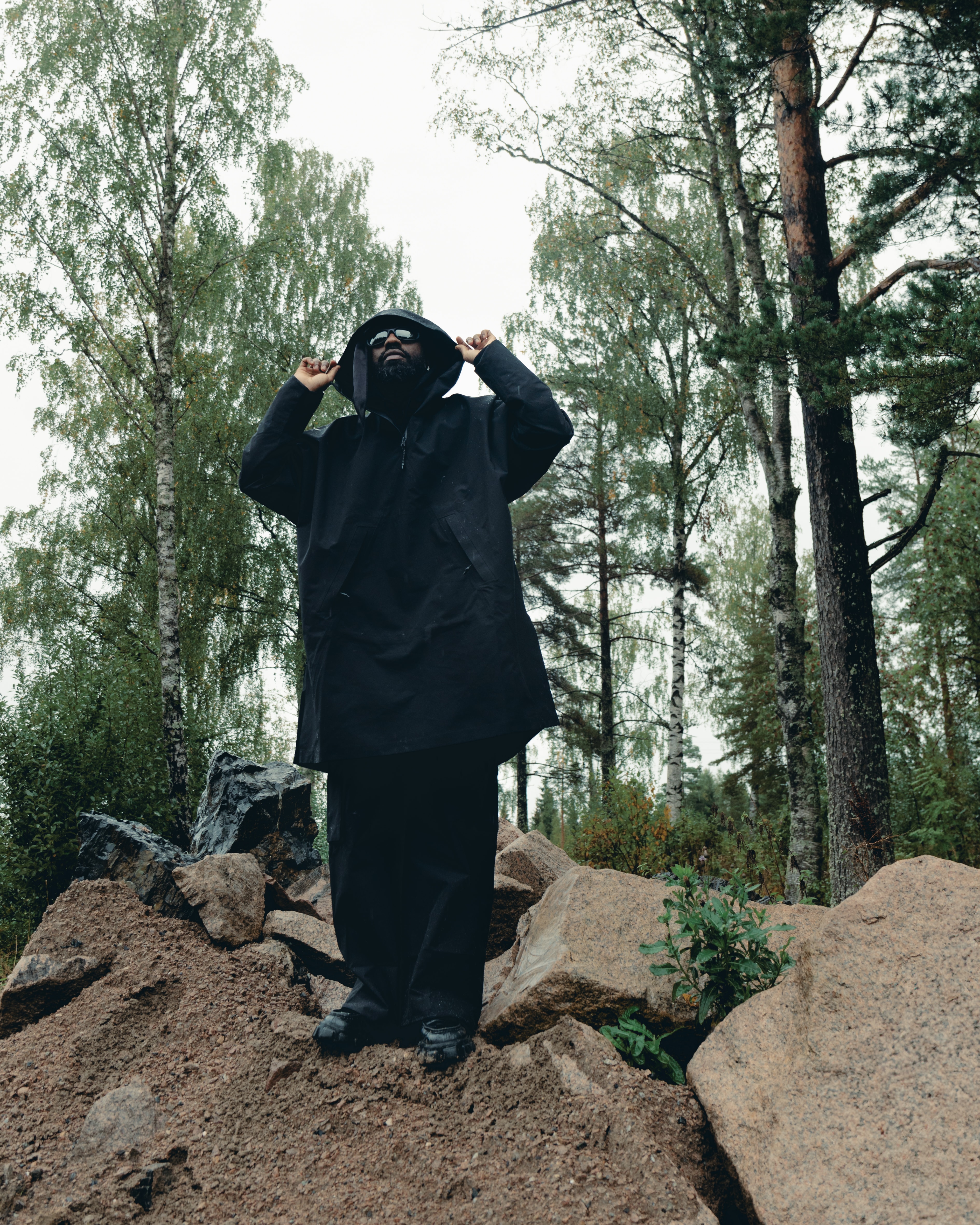 Man wearing Aalesund poncho from BLÆST