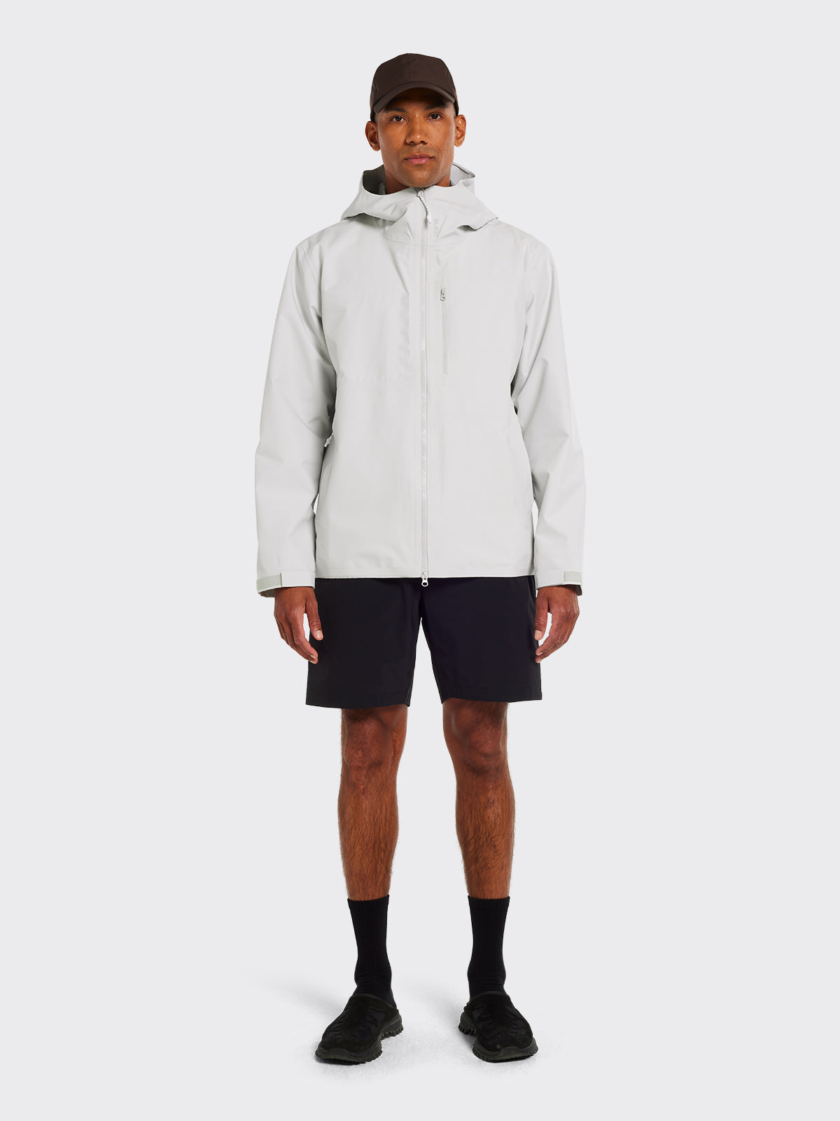 Man dressed in Stette jacket from Blæst in the color Oyster Mushroom