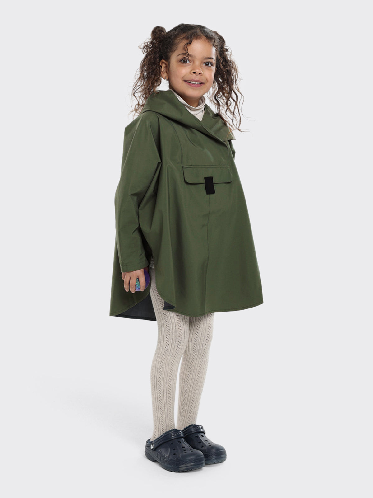 Kid wearing Bergen mini poncho by Blæst in the color Dusty Green